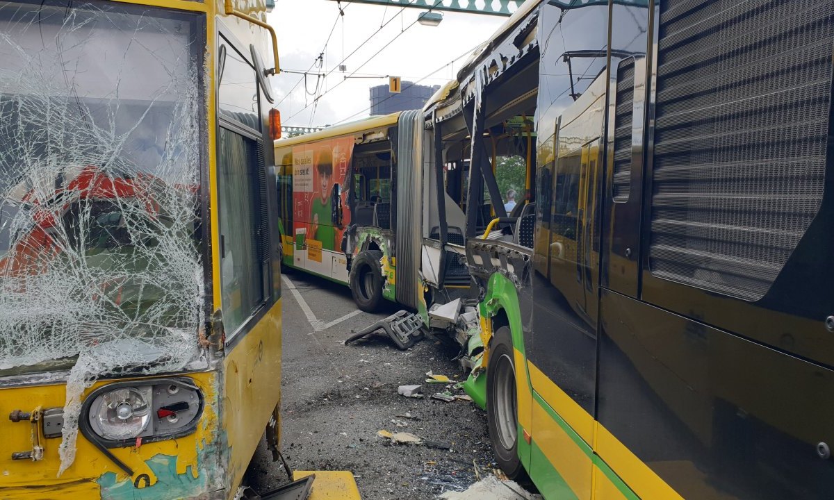 Oberhausen-bus-straßenbahn-unfall.jpg