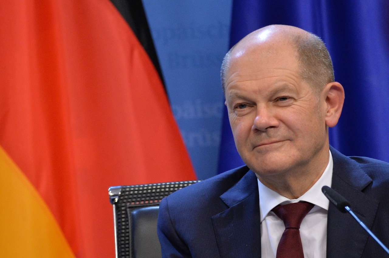 Bundeskanzler Olaf Scholz auf einer Pressekonferenz. 