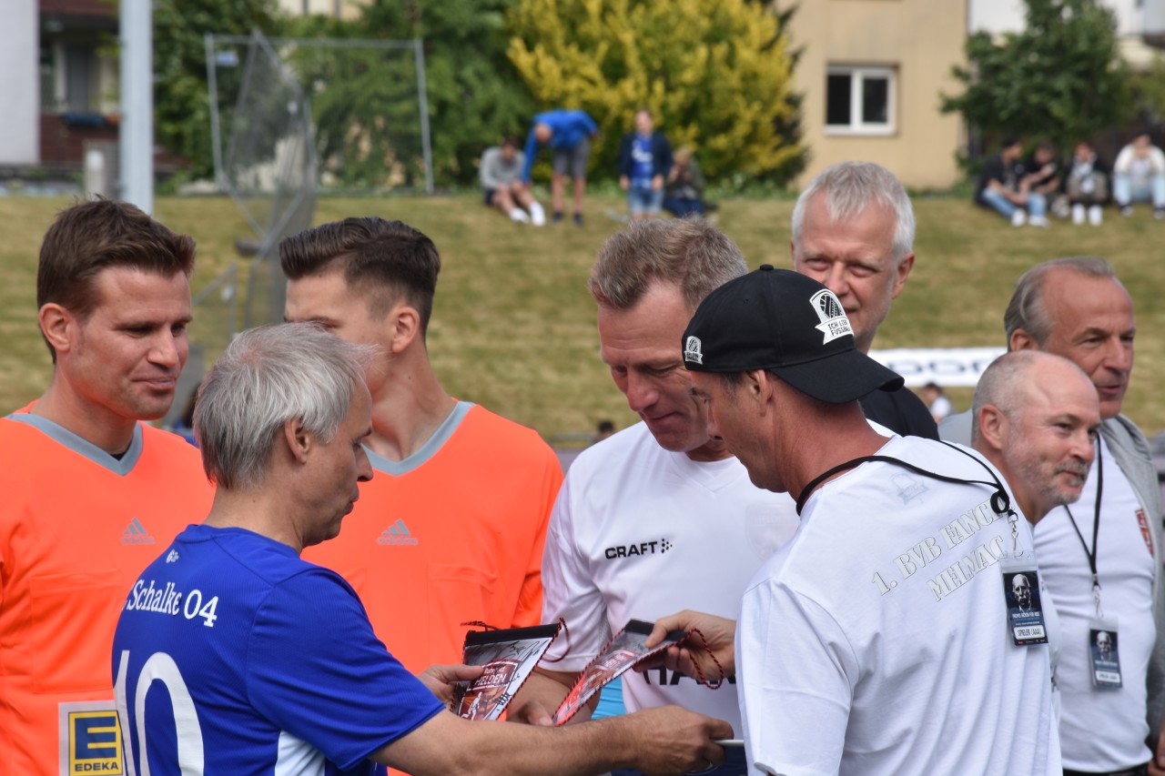 Olaf Thon und Ingo Anderbrügge beim Abschiedsspiel für Werner Hansch.