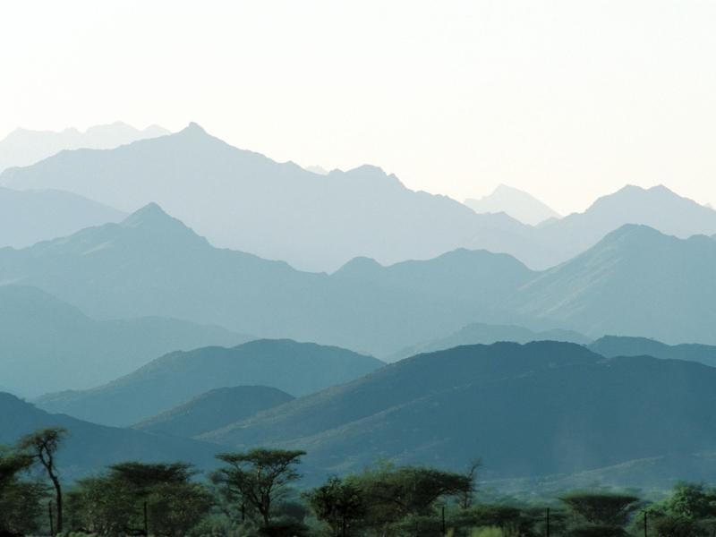 So grün sehen die Berge im Süden des Wüstenlandes Oman während der Regenzeit aus.