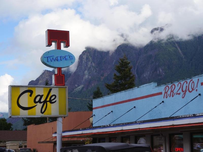 Original-Schauplatz: "Twede's Café" ist in der Serie das "Double R Diner", in dem FBI-Agent Dale Cooper und sein Kollege Sheriff Truman über den Fall der toten Laura Palmer sinnieren.