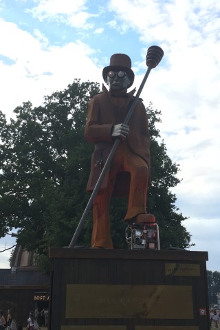 Die Statue vom fiktiven Parookaville-Gründer Bill Parooka.