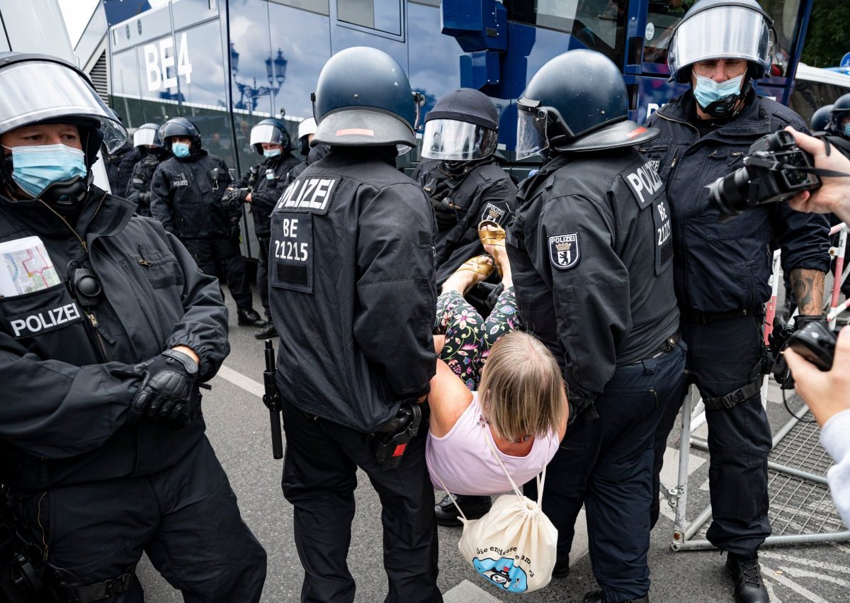 QuerdenkerDemo in Berlin.jpg