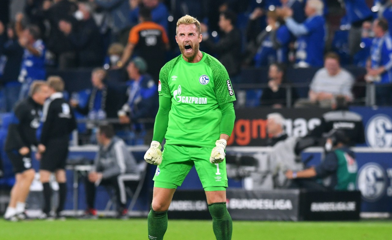 FC Schalke 04: Ralf Fährmann sichert den Sieg des S04 durch eine Glanzparade.