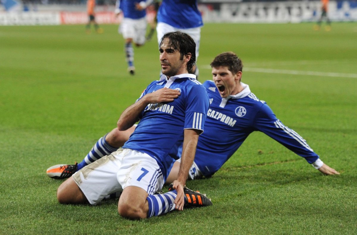 Schalke-Huntelaar-Raul.jpg