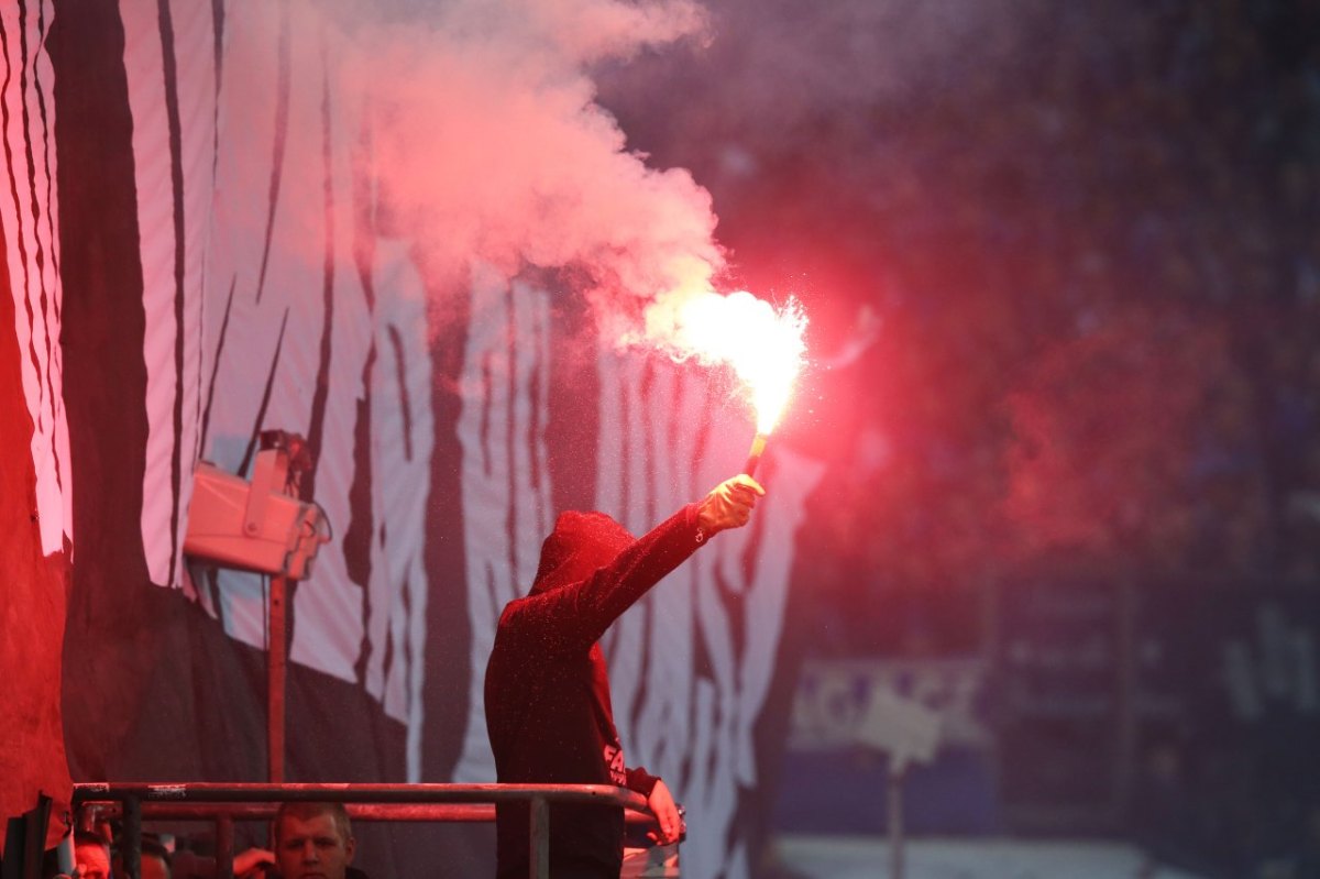 Schalke-Mainz-Pyrofackel.jpg