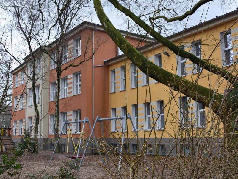 Die Schüler müssen die großen Pausen auf Anordnung der Schulen in den Gebäuden verbringen. Die Angst ist groß, dass Marcel H. noch irgendwo in Herne lauert - und wieder töten wird. 