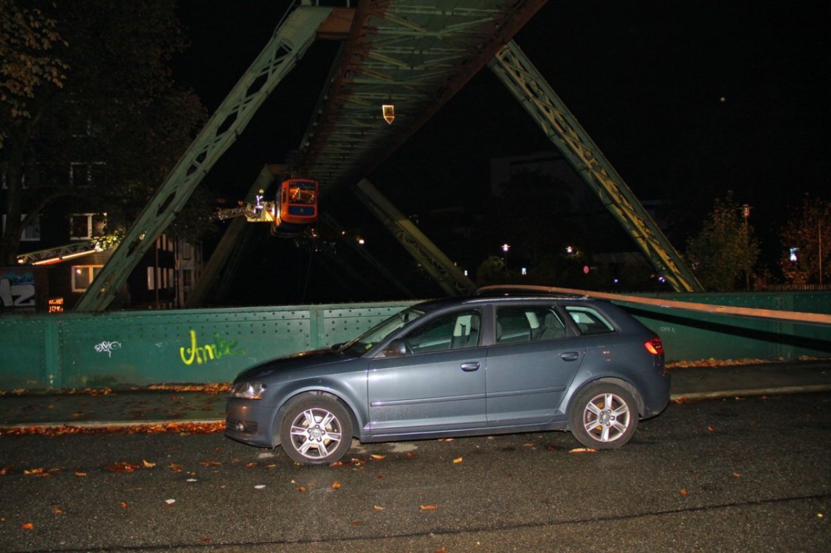 Schwebebahn_Unfall_in_Wuppertal.jpg