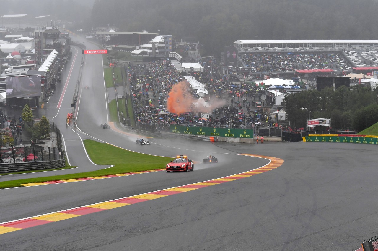 Wie oft werden die Formel-1-Autos noch durch die Eau Rouge donnern?