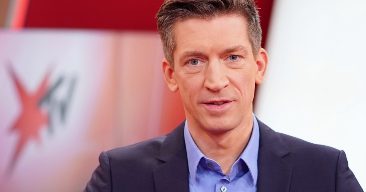 „Stern TV“-Moderator überrascht mit schrillem TV-Auftritt. 