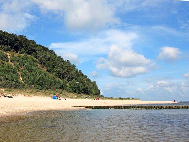 Strand in Koserow auf Usedom - bald gibt es für das Ostseebad wieder eine Seebrücke.