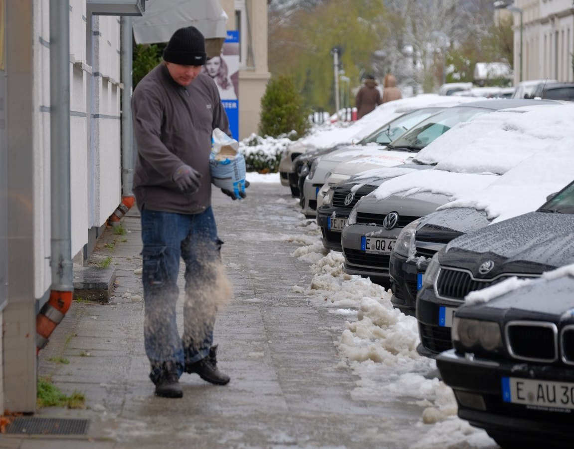 Streusalz-Schnee-Eis-Bochum.jpg