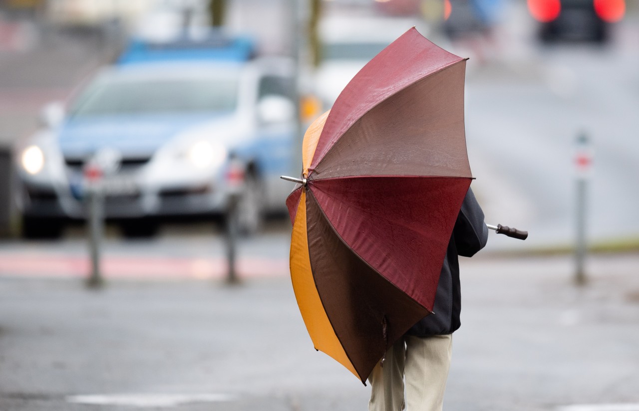 Das Wetter in NRW zeigt sich im Mai nicht von seiner besten Seite. Für Freitag sind Sturmwarnungen für viele Rurgebiets-Metropolen rausgegangen. (Symbolbild)