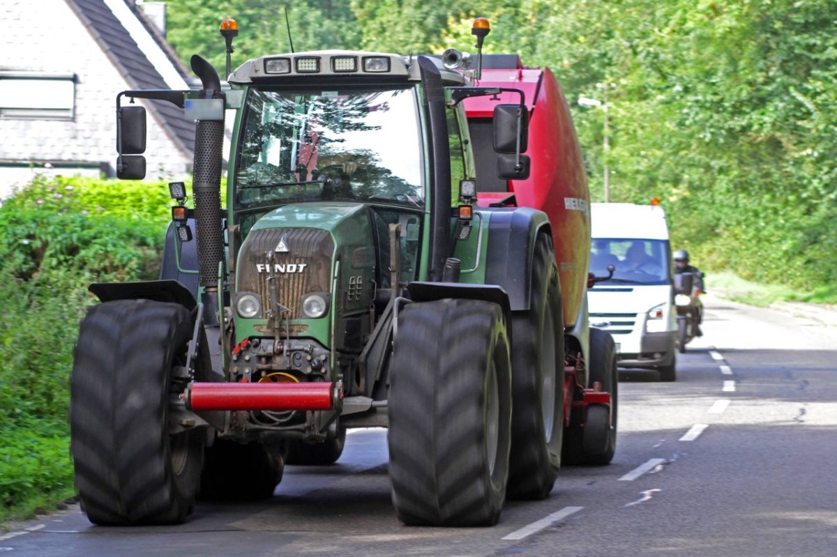 Traktor Ueberholmanoever Unfall.jpg