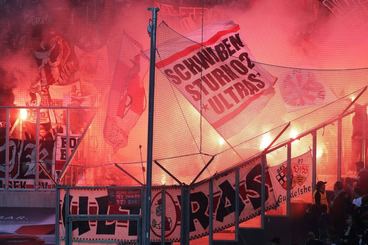 VfB Stuttgart Borussia Mönchengladbach Ultras Pyro