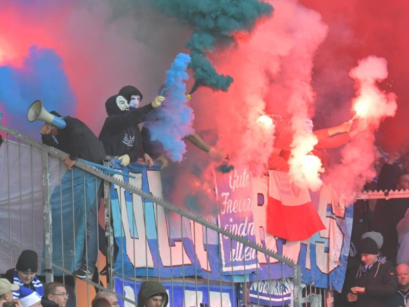 VfL-Bochum-Pyrotechnik.jpg