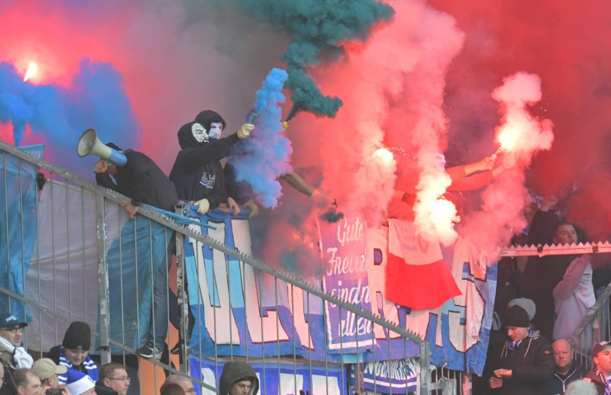 VfL-Bochum-Pyrotechnik.jpg