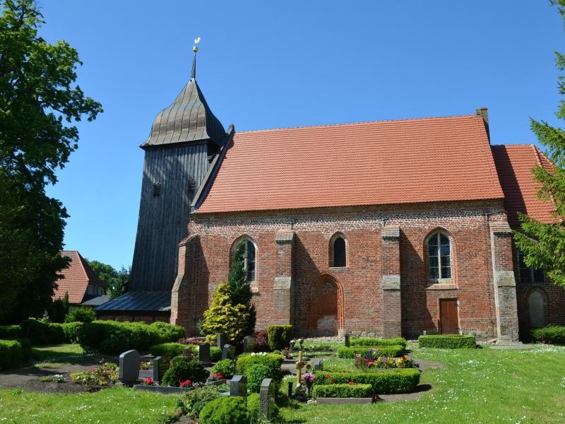 St. Laurentius war eine Wallfahrtskirche in Zudar - im Mittelalter kamen Pilger von weit her, um in ihr zu beten.