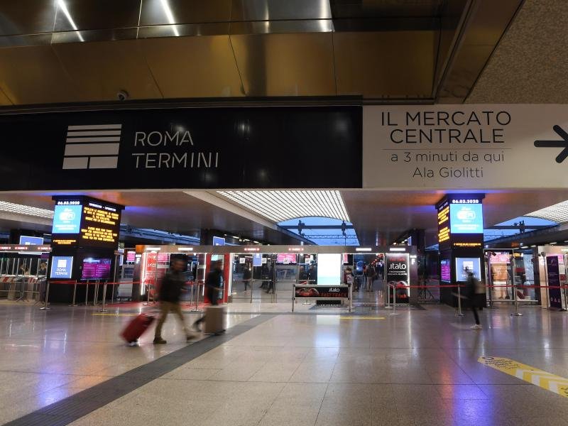 Wer nach Italien reist, muss künftig keinen Corona-Nachweis mehr bei sich führen.