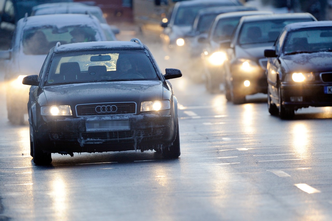 Vorsicht Autofahrer: In dieser Woche drohen extrem glatte Straßen. (Symbolbild)