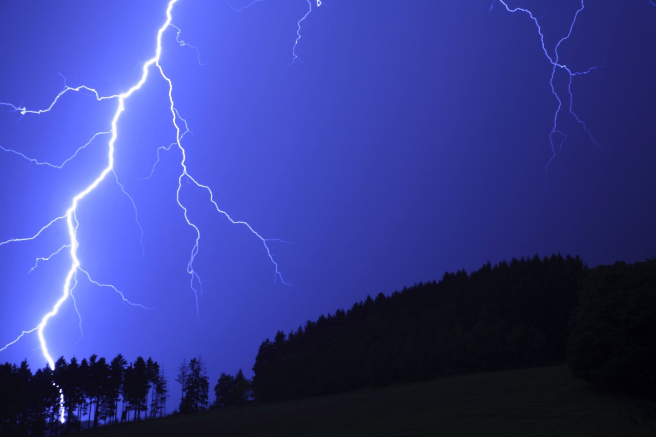 Das Wetter im Ruhrgebiet soll am Wochenende richtig ungemütlich werden. Gewitter sind angesagt! (Symbolbild)