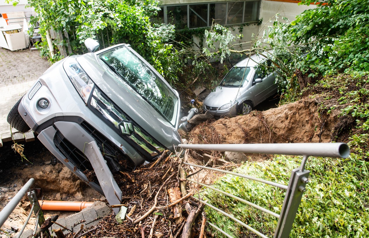 Wetter in NRW: In Fröndenberg hat das Unwetter am Wochenende große Schäden verursacht. Der DWD hat unterdessen schon die nächste Warnung herausgegeben.