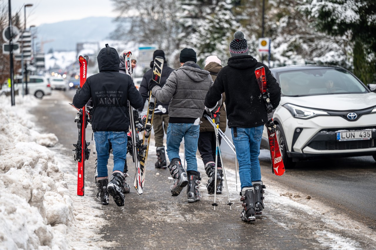 Der Andrang in Winterberg ist groß. DAS solltest du aber vor deinem nächsten Skiausflug wissen. (Symbolbild)