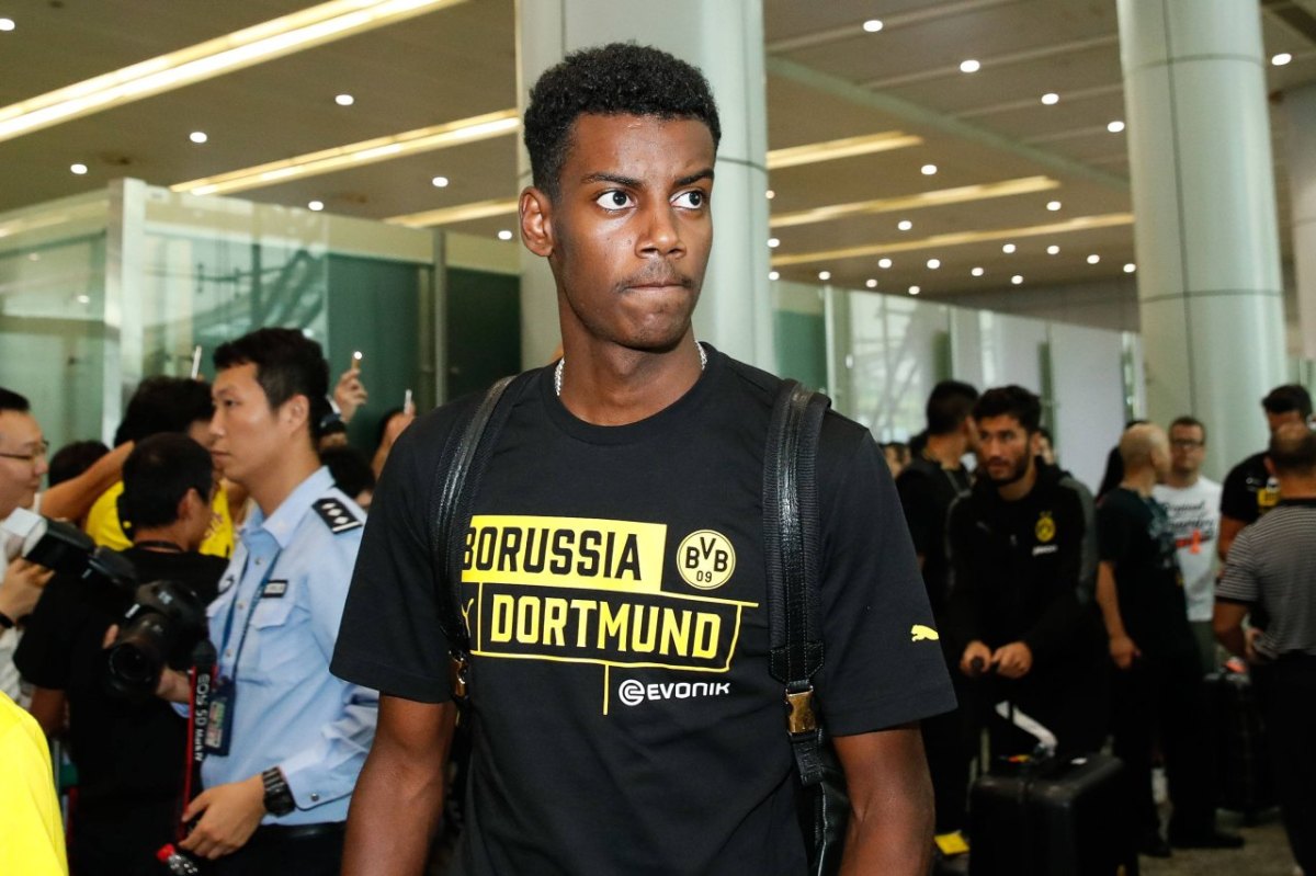 alexander-isak-bvb-flughafen.jpg