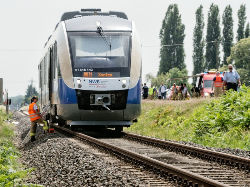 Die 32 Fahrgäste des „Niederrheiners“ blieben unverletzt.