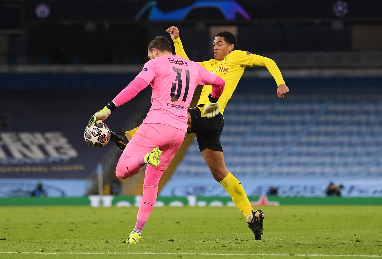 Jude Bellingham spitzelte Ederson den Ball vor der Nase weg. Äußerst strittige Szene!