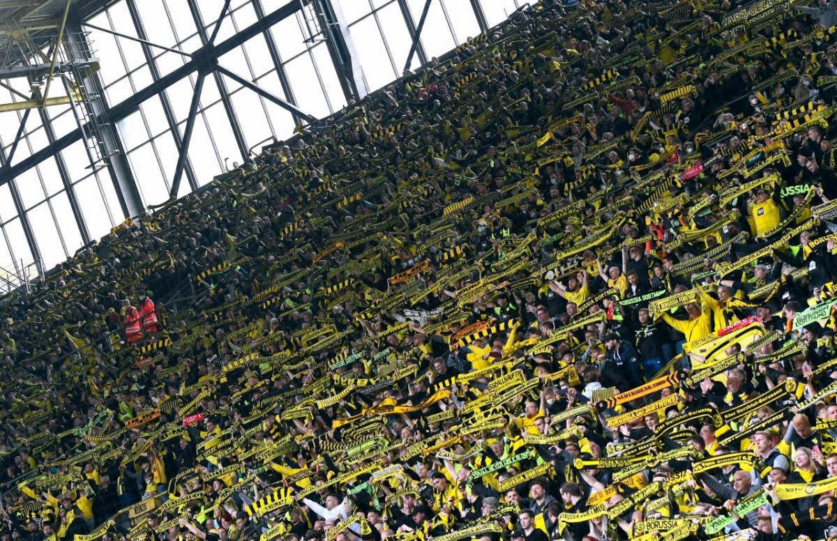 borussia-dortmund-fans.jpg