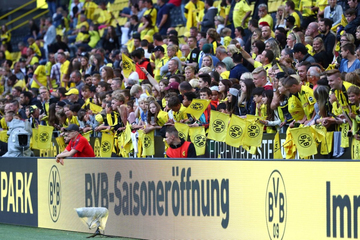 borussia-dortmund-saionseroeffnung.jpg