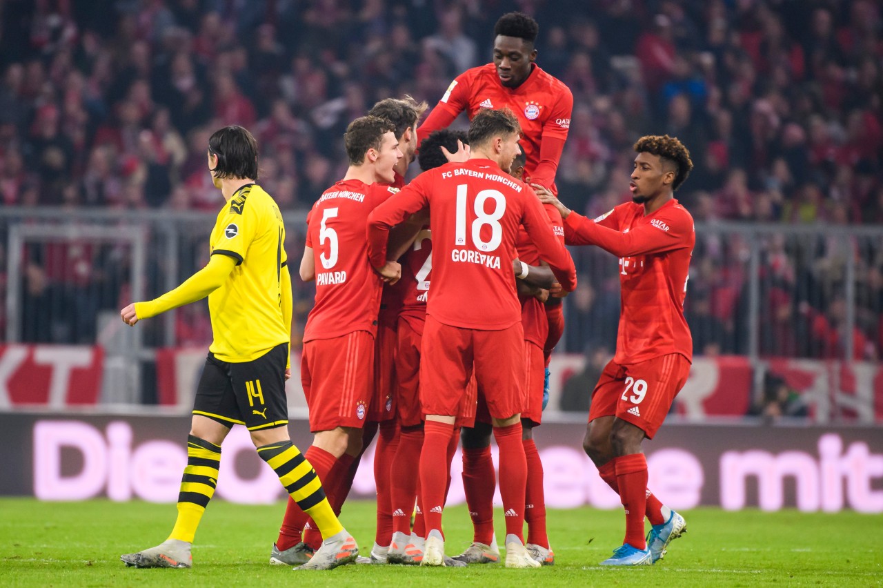 Die Bayern jubeln über den klaren Heimsieg gegen den BVB.