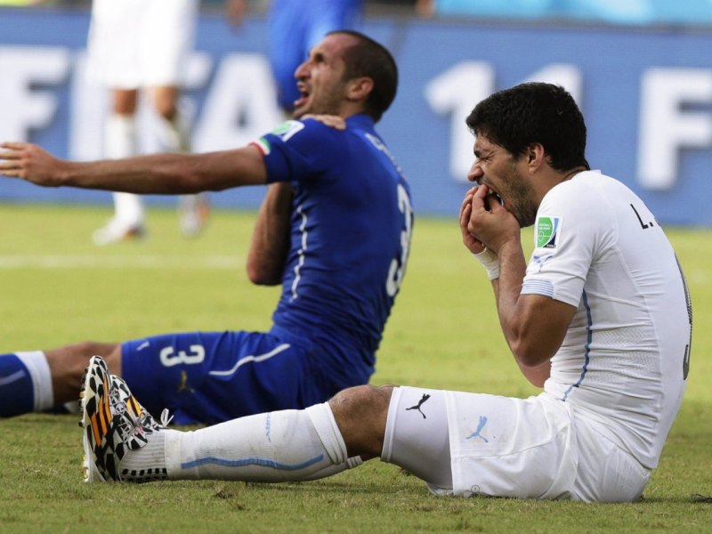 chiellini suarez juventus barcelona Barça.jpg