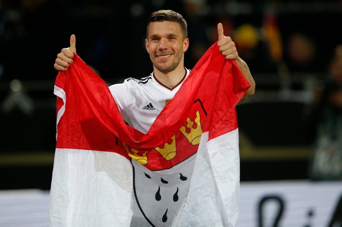 dfb-podolski-archiv-fahne.jpg