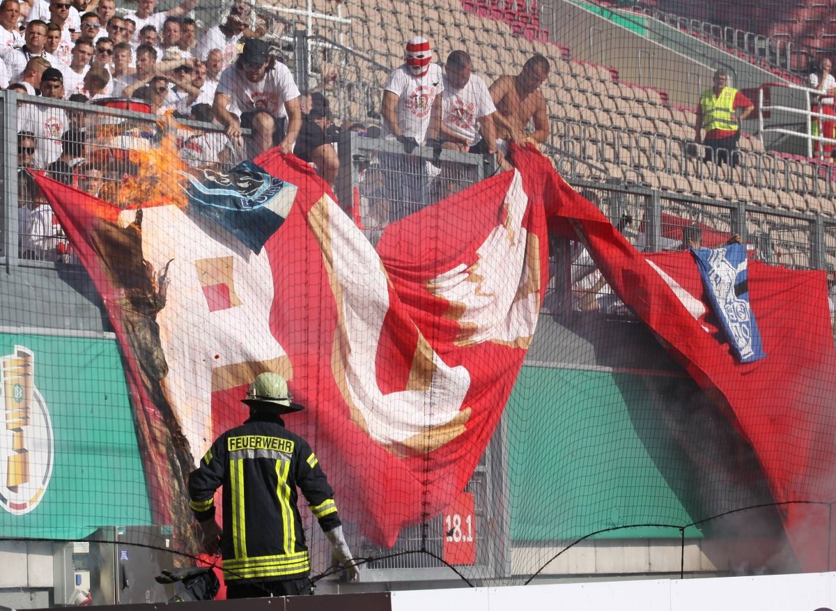 dfb-pokal-feuer.jpg