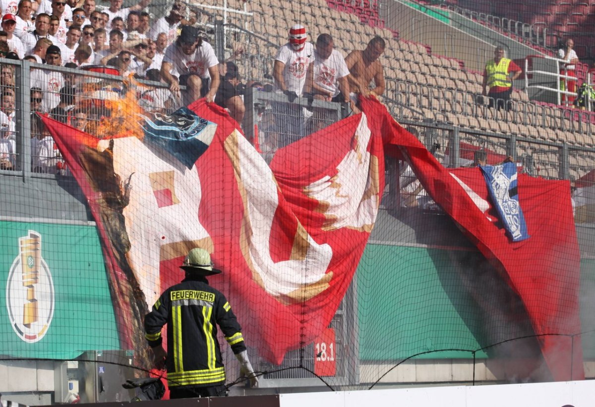 dfb-pokal-feuer.jpg