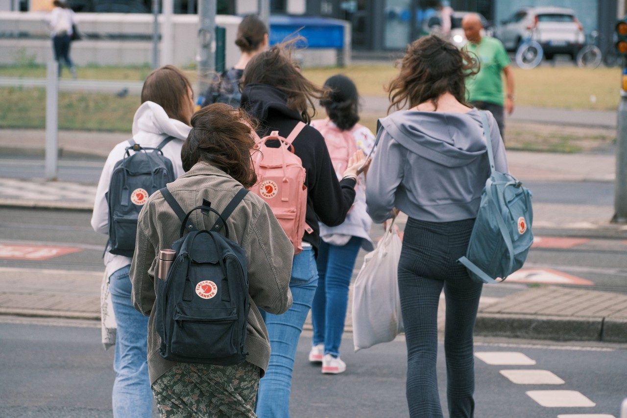 Dortmund: Auf dem Schulweg hat ein 13 Jahre alter Teenager eine furchtbare Erfahrung gemacht. (Symbolbild)