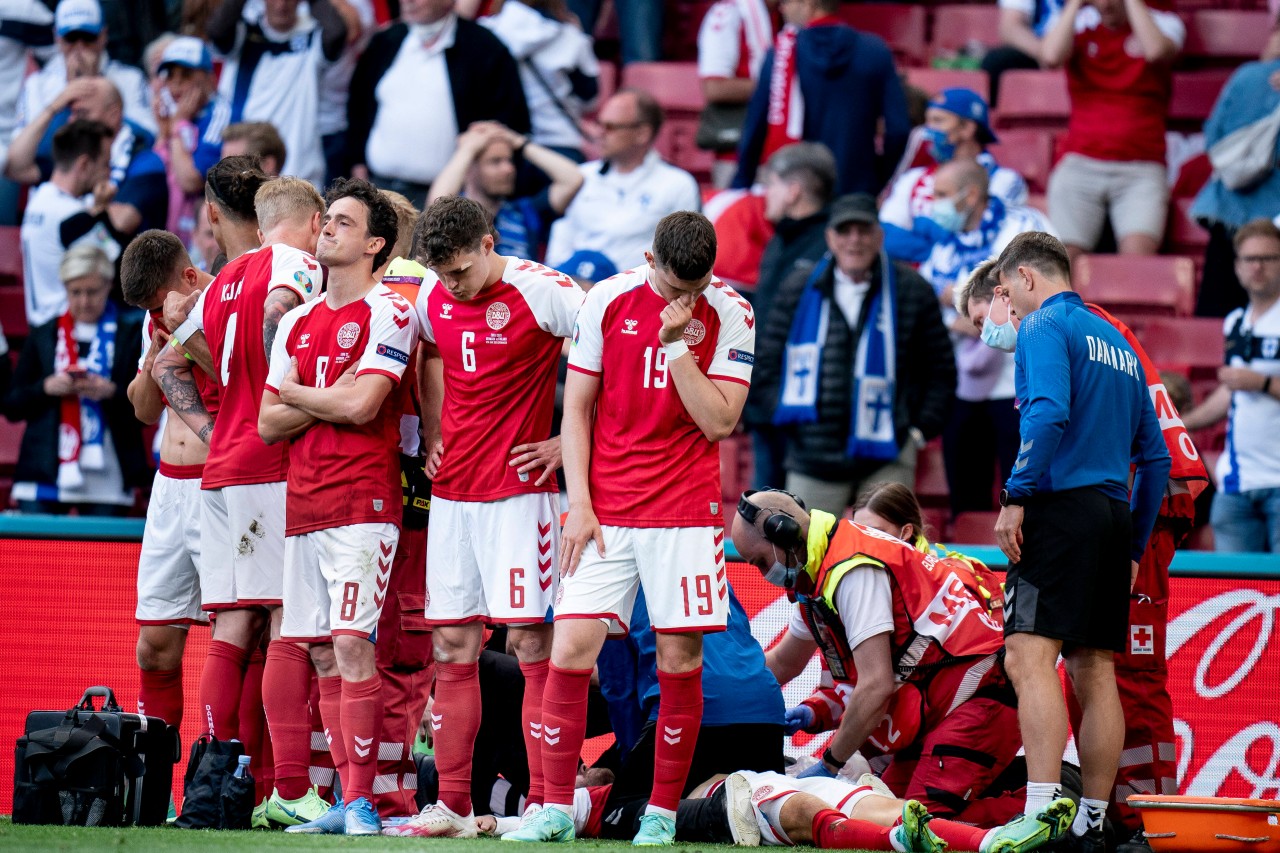 Spieler und Fans konnten nicht hinsehen, als Christian Eriksen wiederbelebt wurde.