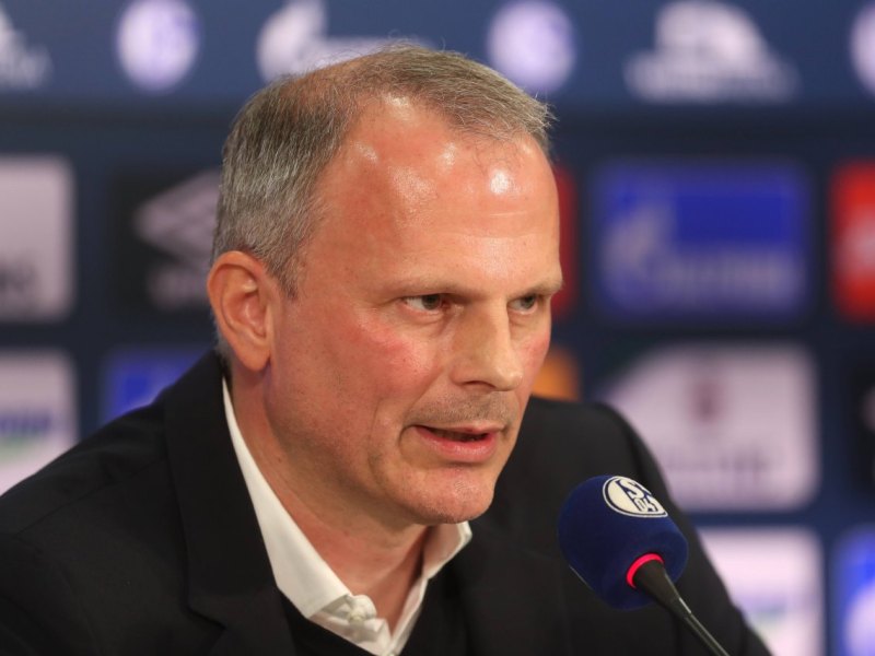 fc-schalke-04-jochen-schneider-pk.jpg