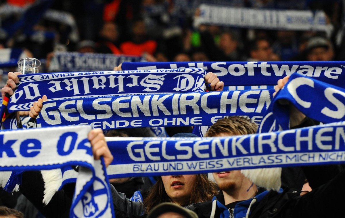 fc-schalke-04-manchester-city-fan