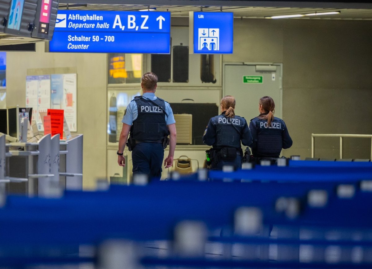 flughafen düsseldorf polizisten.jpg