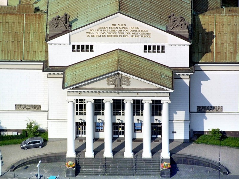 Blick auf das Stadttheater.