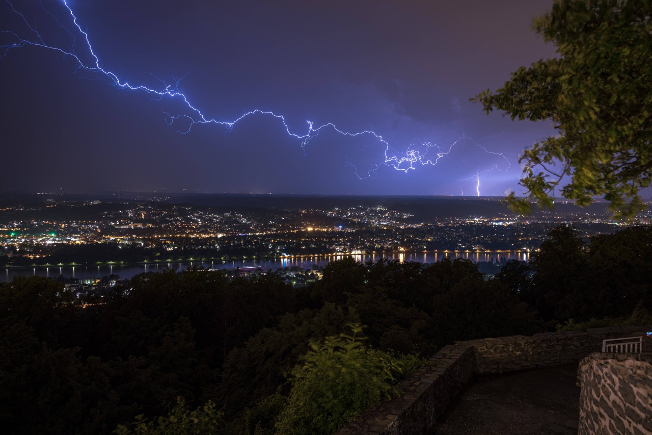 Sturm und Gewitter: Das hat das Wetter für NRW parat. (Symbolbild)