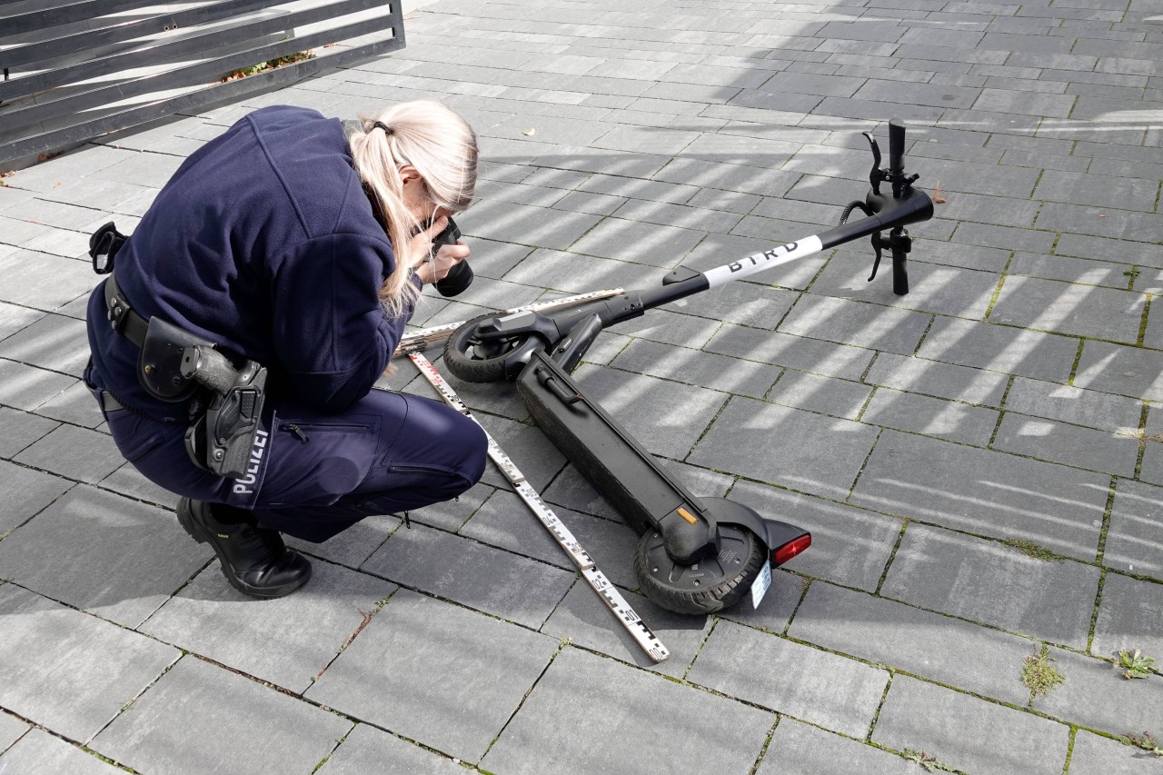 Die Polizei hat immer mehr mit E-Scooter-Unfällen zu tun. (Symbolbild)