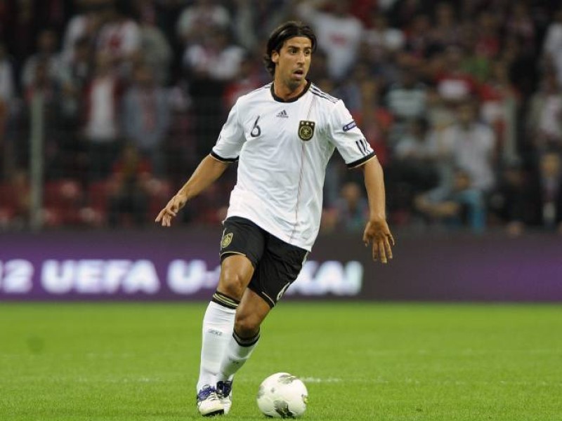 Fest dabei: Entgegen seiner Kritiker hat sich Sami Khedira bei Real Madrid durchgesetzt, bekommt eine Menge Spielzeit unter Trainer Jose Mourinho. Bei der WM 2010 war Khedira einer der Leistungsträger, doch nun muss er wohl gegen  Toni Kroos um den Stammplatz kämpfen.