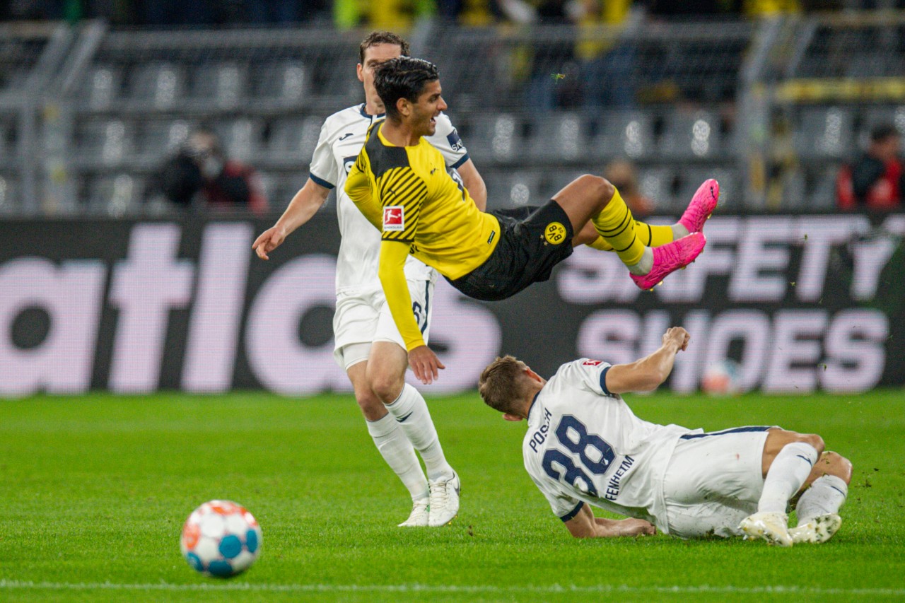 Rumms! Für ein Foul wie das von Hoffenheims Stefan Posch an BVB-Star Mo Dahoud gab es in der Geschichte des Fußballs auch schon Rote Karten.