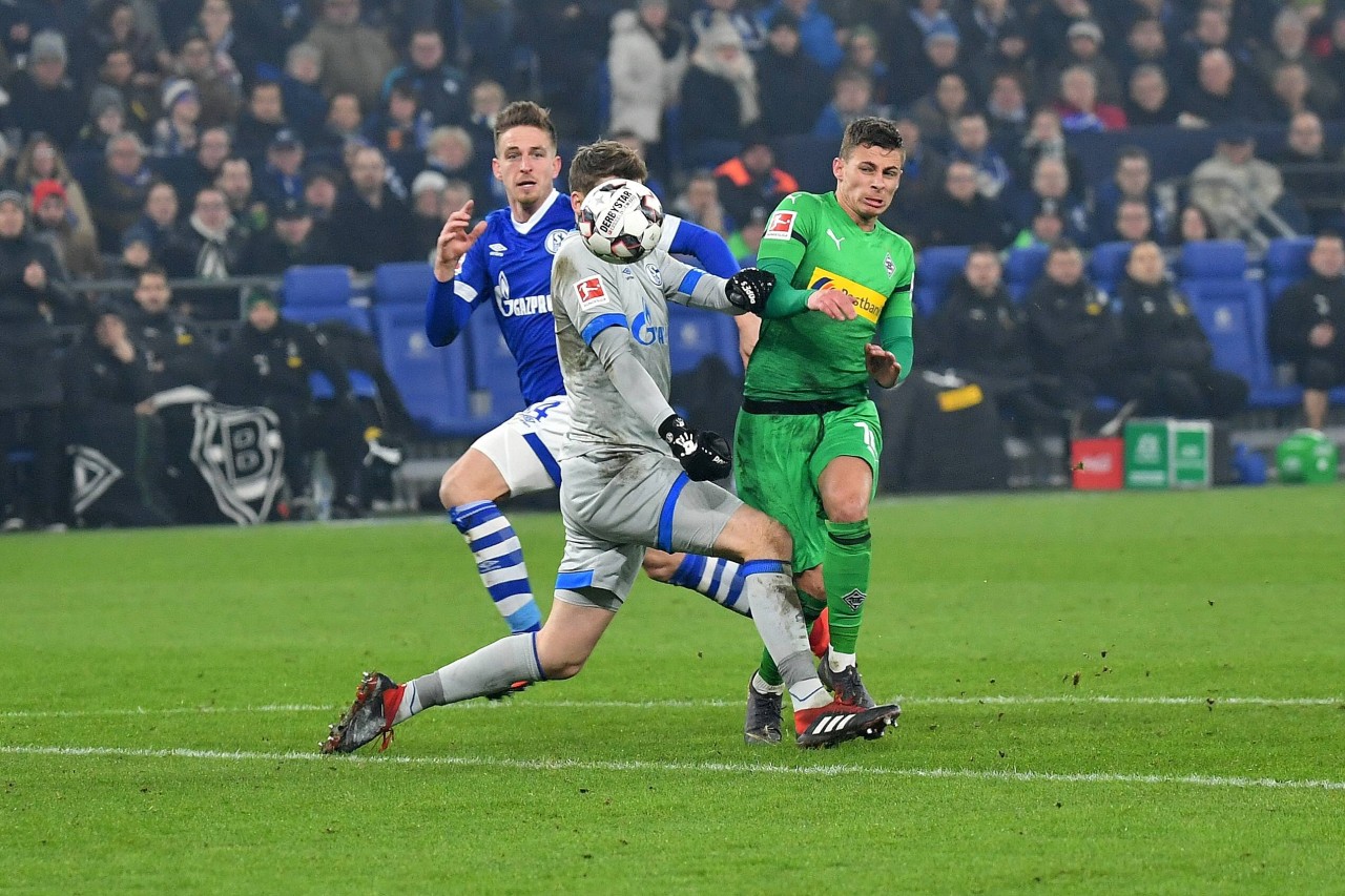 Bereits im Februar erhielt Nübel nach seinem Einstieg gegen Gladbachs Hazard rot.