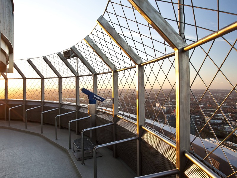 140 Meter geht es hoch. Der Florianturm in Dortmund bietet eine wunderbare Aussicht. Von Mittwoch bis Freitag von 14 bis 18 Uhr und am Wochenende von 12 bis 20 Uhr ist der Besuch der Aussichtsplattform möglich. Mit der Kombi-Karte für den Westfalenpark kostet die Auffahrt 5,50 Euro.