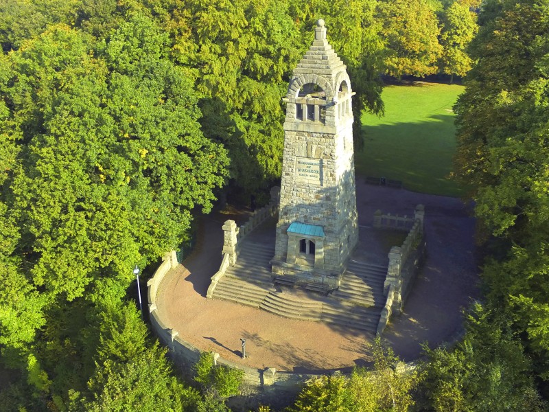 Das Berger-Denkmal in Witten ist ein 20 Meter hoher Aussichtsturm. Von hier aus hast du einen wunderbaren Blick aufs Ruhrtal.